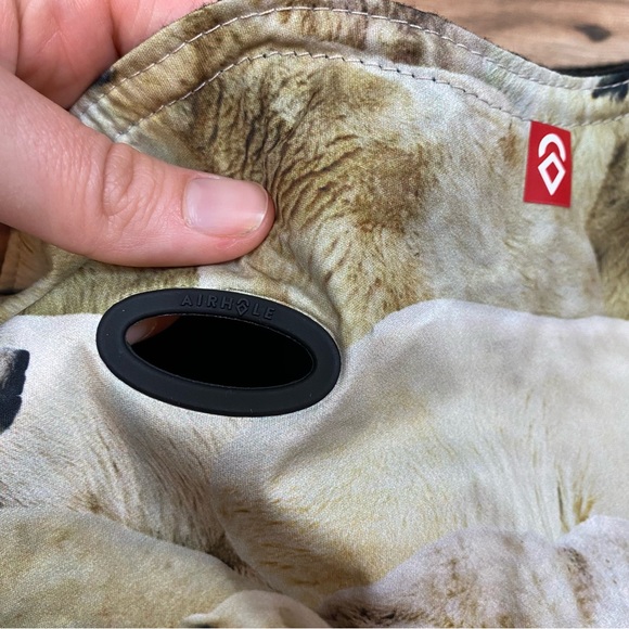 Airhole Face Mask Polar Bear - Picture 3 of 7